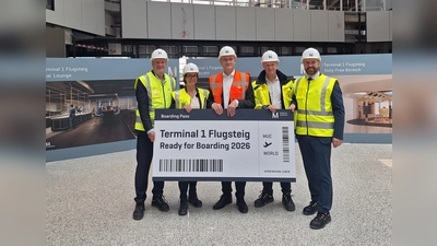 Die Verantwortlichen im neuen Terminal 1: Jan-Henrik Andersson, Katrin Hennig, Albert Füracker, Jost Lammers und Thomas Hoff Andersson. (v.l.) (Foto: chö)