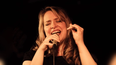 Die Jazz-Sängerin Stefanie Tornow ist zusammen mit zwei anderen Künstlerinnen zu Gast bei der SWW. (Foto: Tornow)