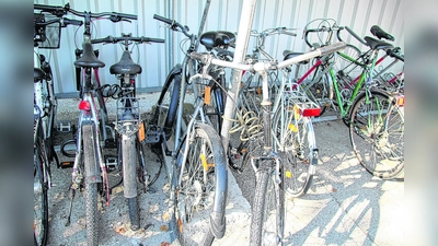Die Gemeinde Gilching möchte Stellplätze für Radfahrende schaffen - alte Schrotträder, die nicht mehtr genutzt werden und an den Bähnhöfen stehen, sollen deshalb entfernt werden. (Foto: mka)