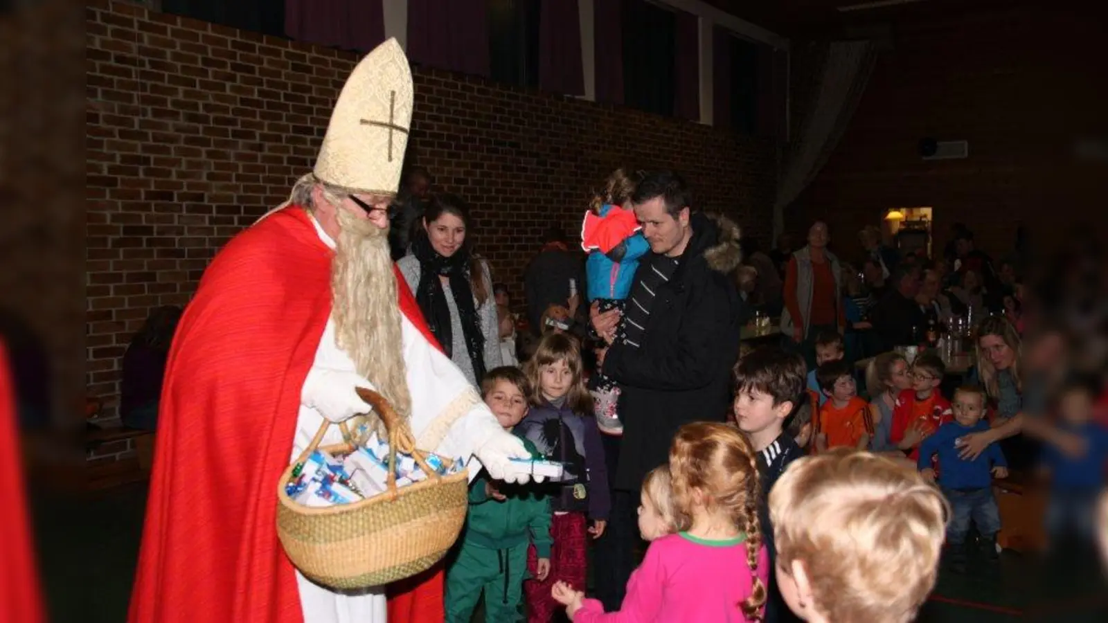 Höhepunkt war auch in Unterhausen natürlich der Besuch des Nikolaus. (Foto: SV Unterhausen)