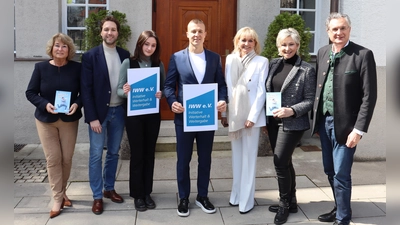 Von links: Dagmar Kohlmann (IWW), Andreas Bukowski (Bürgermeister Haar), Vorjahressiegerin Marlena Thiel, Motivator Alem Begic, Christa Kinshofer-Rembeck, Claudia Jung (beide Eagles Charity Club) und Gotthard Steiner (IWW). (Foto: bas)