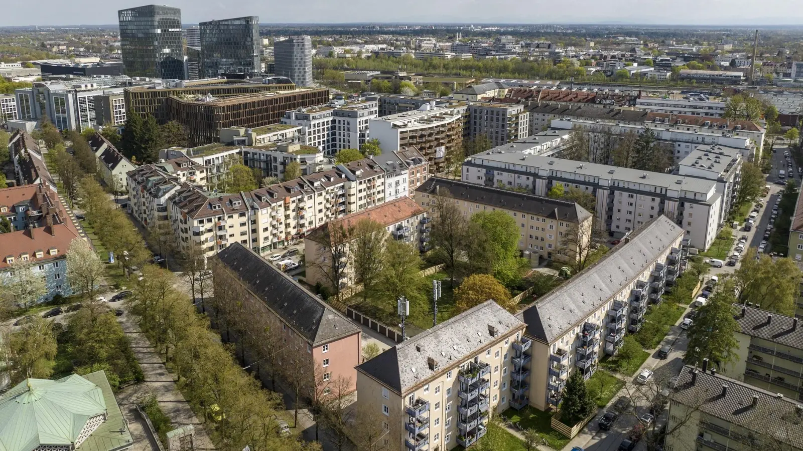 Die Häuserzeilen in der Barbarossastraße, Wagenbauerstraße, Zaubzerstraße und Steinhauser Straße werden energetisch modernisiert. (Foto: Thilo Härdtlein)