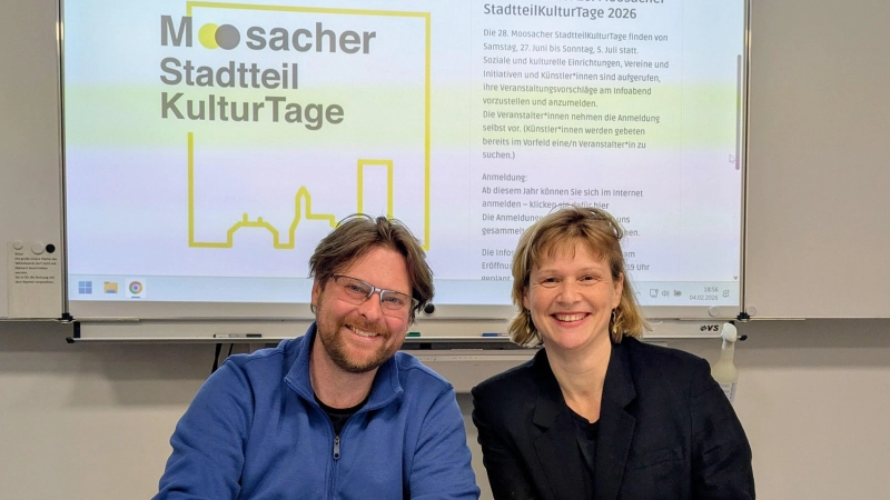 Der Projektleiter der Moosacher StadtteilKulturTage, Sven Hussock, freut sich auf die gemeinsame Arbeit mit Anna von Bredow von REGSAM. (Foto: Stadtteilkulturtage)