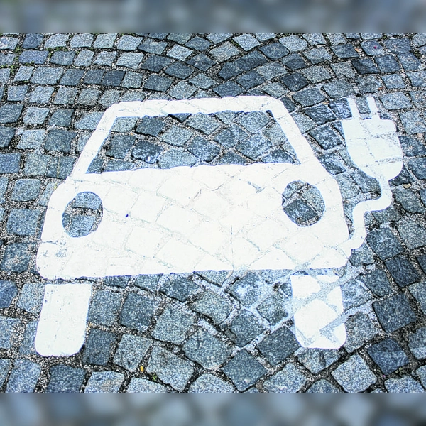 Die Sorge um mangelnde Reichweite, lange Ladezeiten und unzureichende Infrastruktur führt bei vielen Deutschen zu Bedenken hinsichtlich der E-Mobilität.  (Foto: lsc)