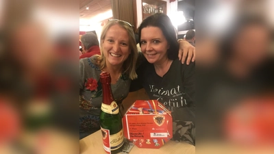 Simone Matzkowitz und Claudia Oberpriller wurden Gesamtsieger des Damen-Doppel-Turniers. (Foto: Verein)