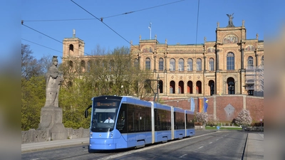Die Fahrgäste sicher von A nach B bringen und dabei nach Tarif verdienen – das können Studenten und Studentinnen bei der MVG. Grundlage sind sieben Wochen bezahlte Ausbildung in den Semesterferien. (Foto: MVG, Wolfgang Wellige)