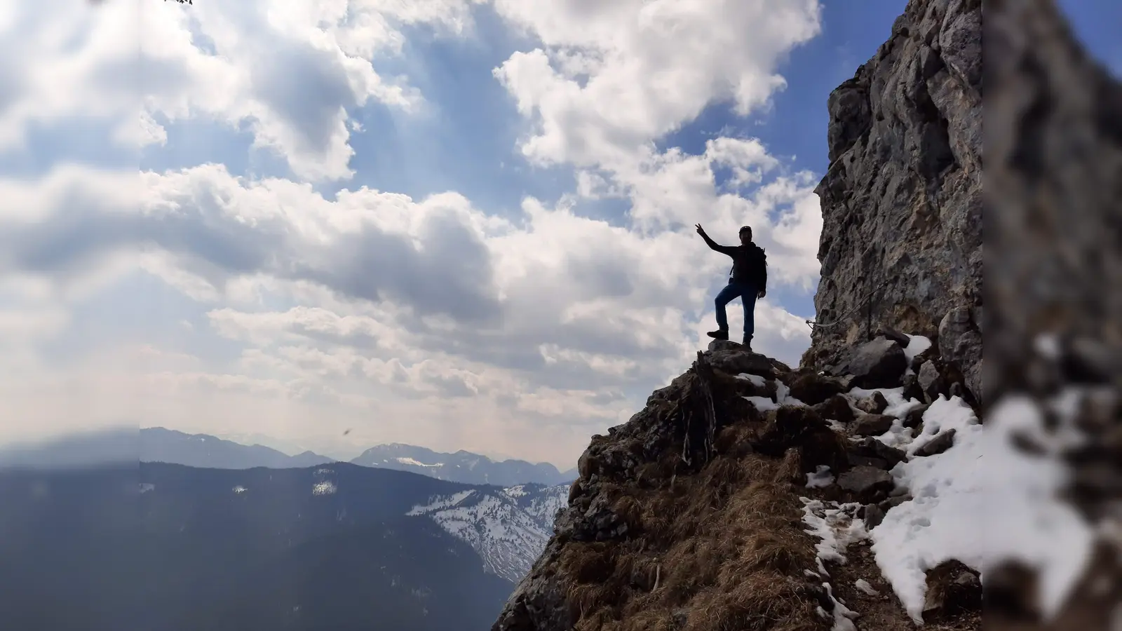 "Kontaktlose Sportarten" sollen wieder offiziell möglich sein. Darunter zählt auch das Bergsteigen.  (Foto: Stefan Dohl)