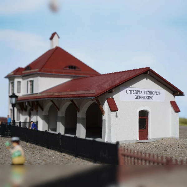 Das Bahnhofsgebäude Unterpfaffenhofen-Germering, wie es einmal ausgesehen haben könnte. (Foto: Schulte)