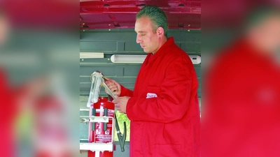 Feuerlöscher sollten regelmäßig, mindestens alle zwei Jahre, sachkundig geprüft werden. (Foto: bvbf)