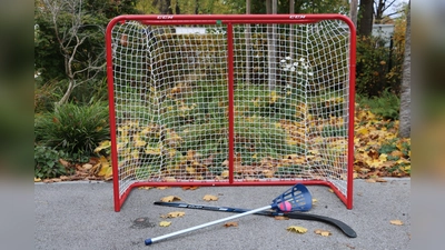 Die Mannschaftssportarten Streethockey und Intercrosse näher kennenlernen in der Feierwerk Funkstation ist im Oktober möglich. (Foto: VA)