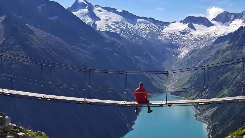 Mannigfache Verbindungen werden in der Fotoausstellung spannend in Szene gesetzt. (Foto: Germeringer Fotoclub)
