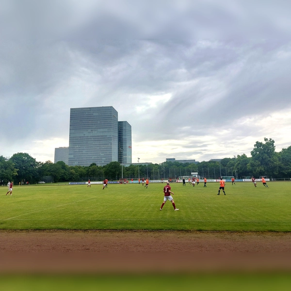 Seniorenspiel FC Schwabing gegen Kirchheimer SC Mitte Juni: Am Wochenende vom 26. bis 28. Juni werden keine vom BFV organisierten Verbandsspiele und Turniere stattfinden. (Foto: bas)