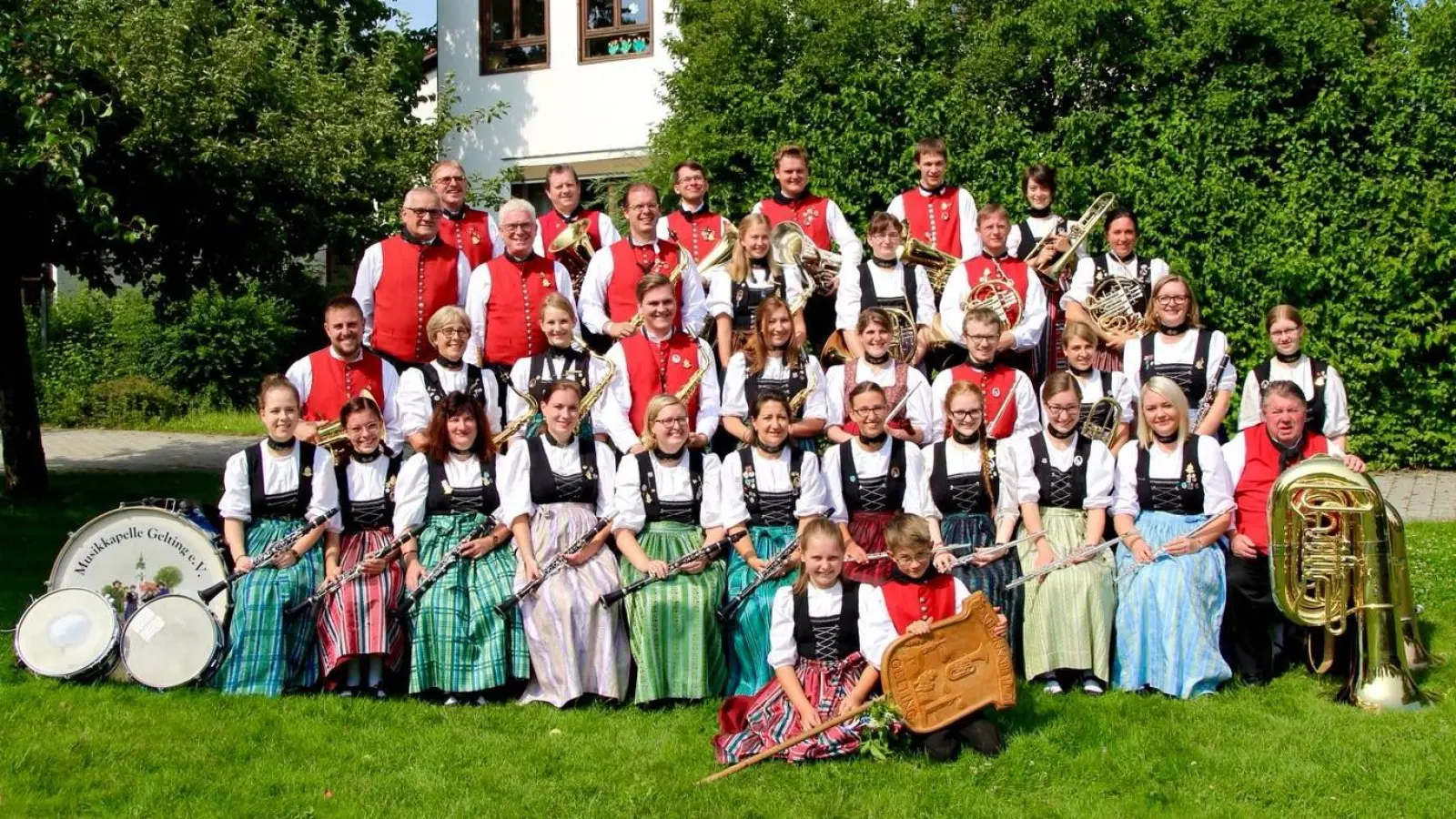 Die Musikkapelle Gelting freut sich auf ihren ersten öffentlichen Auftritt seit einem halben Jahr. Das Gruppenfoto wurde vor Corona aufgenommen. (Foto: VA)