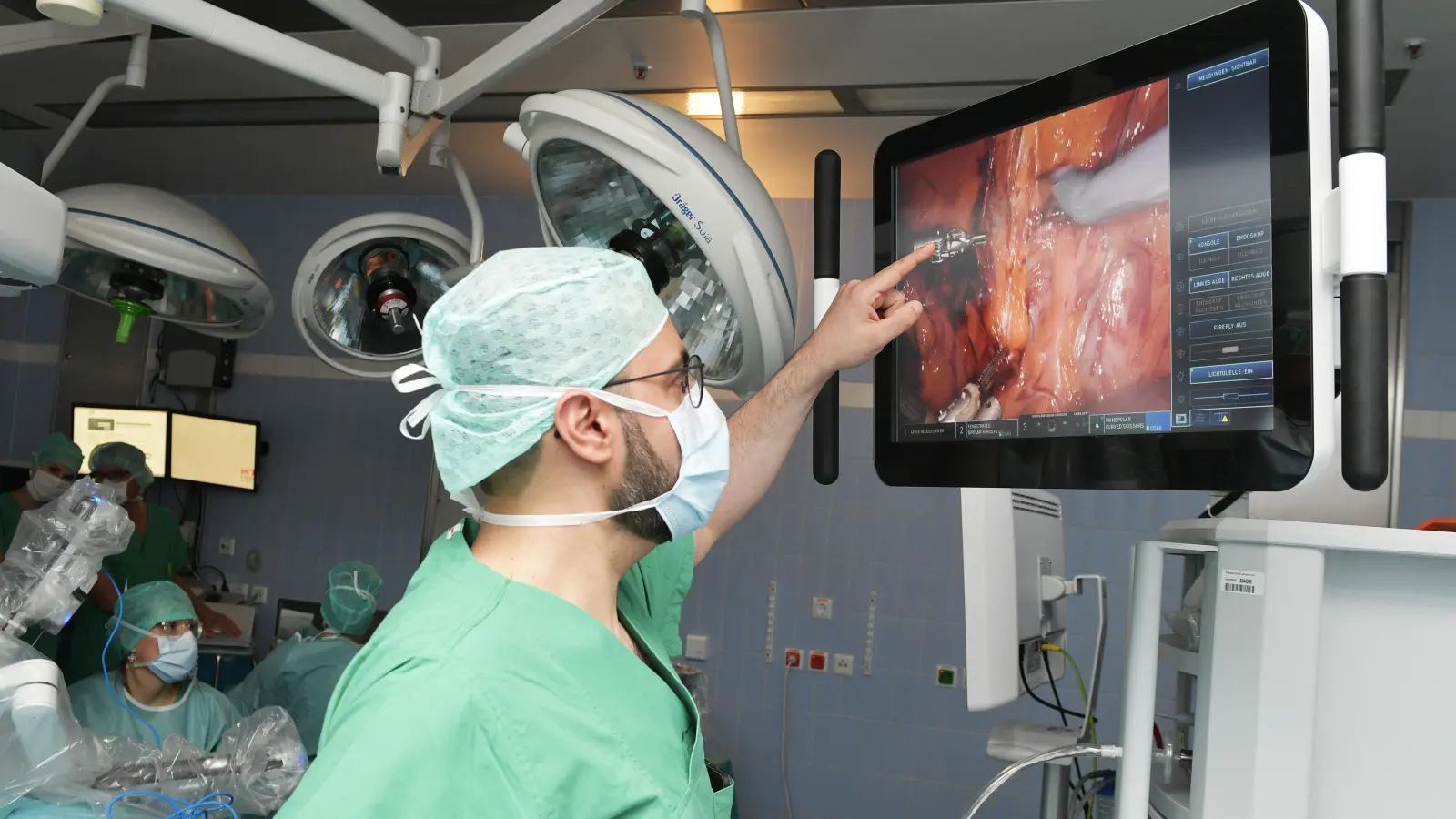 Die urologische Klinik in Bogenhausen setzt unter chefärztlicher Leitung von PD Atiqullah Aziz auf minimalinvasive Eingriffe und roboterassistierte Chirurgie.  (Foto: München Klinik)