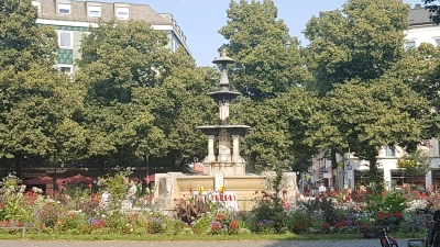 Der Weißenburger Platz ist nicht nur im Sommer ein beliebter Treffpunkt im Franzosenviertel. (Foto: bas)