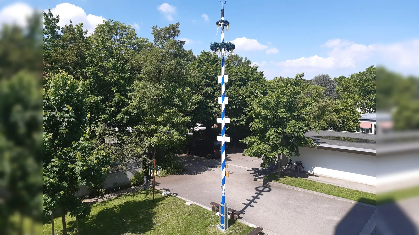 Der letzte Maibaum der Pfarrei St. Karl Borromäus wurde vor fünf Jahren aufgestellt. (Foto: Pfarrei)