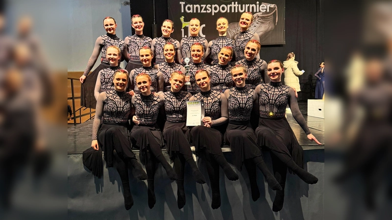 Die Schau-Solos der Jugendklasse und die Formationen der Hauptklasse des JTSC Karlsfelds gingen erfolgreich auf Punktejagd. (Foto: JTSC)