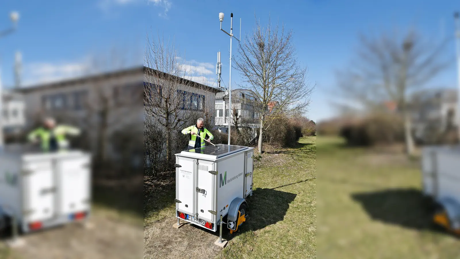 Premiere hat der Anhänger mit den Messinstrumenten zur Erfassung von Fluglärm in der Gemeinde Haimhausen im Landkreis Dachau, wo der Messcontainer im Einvernehmen mit der Gemeinde an einem geeigneten Standort aufgestellt wurde. (Foto: privat)