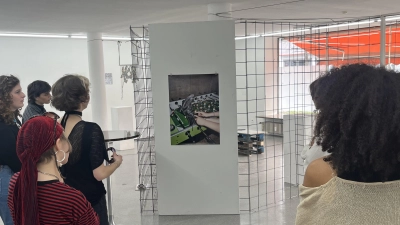 Der KÜR organisiert auch Veranstaltungen, wie hier die Jahresausstellung „Zwischenwelten”, die im „Farbenladen” der Jugendeinrichtung Feierwerk zu sehen war.  (Foto: KÜR)