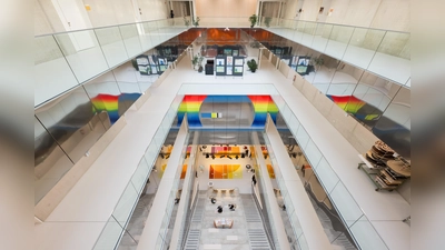 Kürzlich wurde die Einweihung des Städtischen Beruflichen Schulzentrums für Farbe und Gestaltung in Neuperlach gefeiert. (Foto: Tobias Hase / LHM RBS)