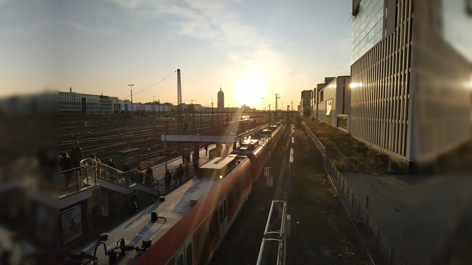 Ab Montag fahren wieder erste Taktverstärkerzüge über die Münchner Stammtstrecke.  (Foto: Stefan Dohl)