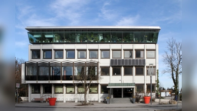 Neben dem Rathaus werden auch sämtliche Schulen, Turnhallen, Sportplätze, das Schwimmbad sowie die Gemeindebücherei, die VHS und die Musikschule bis einschließlich 19. April geschlossen. (Foto: Anne Wild)