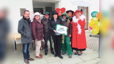 Fasching bis zum 13. Februar: Die Vorstandschaft Funvaria und Musiker Udo Alexander (links).	 (Foto: Funvaria)
