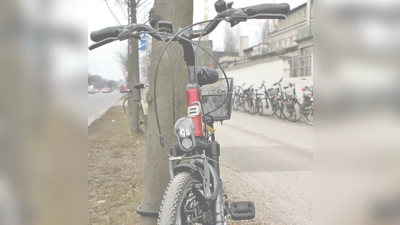 Vor allem eine Reihe von Fundrädern wartet auf einen neuen Besitzer. (Foto: kb)