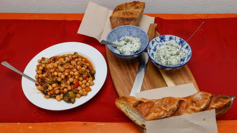 Günstig speisen im Schlössl: Der Preis für ein Zwei-Gänge-Menü beträgt 11 Euro. (Foto: Pelkovenschlössl)