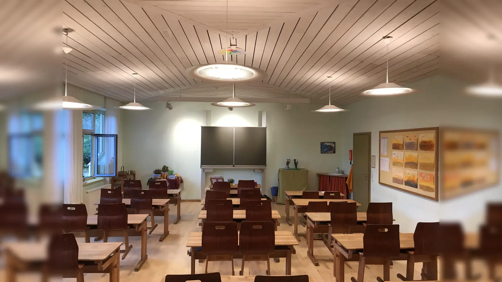 Über 300 neue Lichtpunkte erhellen seit einigen Wochen die Räume und das Gelände der Rudolf-Steiner-Schule Ismaning. (Foto: Waldorfschule Ismaning, 2019)