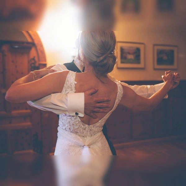 „Fit für Hochzeit und Ball“ heißt der Kompakt-Tanzkurs für Hochzeitspaare und Ballgäste.  (Foto: Anija Schlichenmaier)