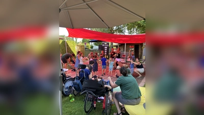 Im Garten der Wiege wurde gemeinsam gefeiert, gelacht und musiziert.  (Foto: red)