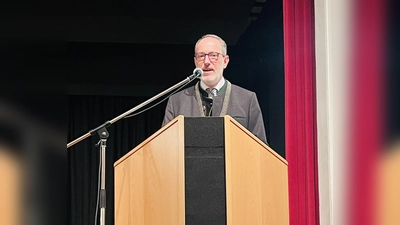 Bürgermeister Christoph Schmid wird bei der Bürgerversammlung das Jahr 2025 Revue passieren lassen. (Foto: hw)