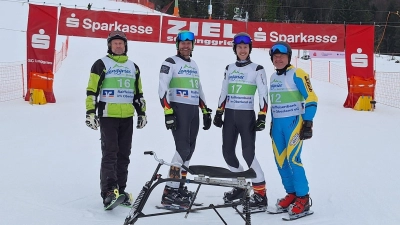 Auf Erfolgstour: Die Skibobfahrer (v.l.) Erich Grau, Benedikt Bachmair, Max Buchner und Martin Bachmair. (Foto: TSV Ottobrunn)
