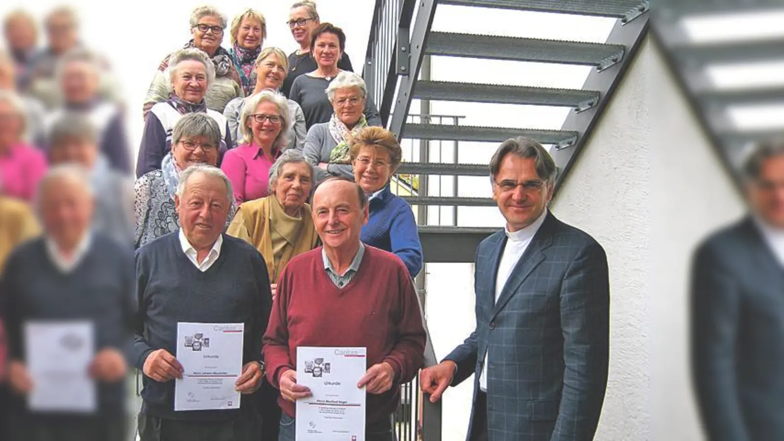 Pfarrer Bartkowski und die geehrten Sammlerinnen und Sammler des Pfarrverbands Wartenberg.	 (Foto: Caritas)