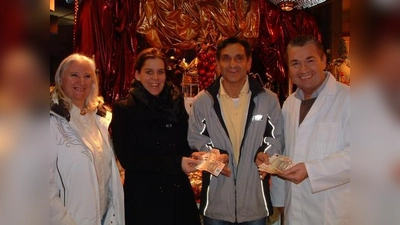 Spendenübergabe in der Bäckerei Hoffmann: v.l. Margit Meier, Verena Dietl, Siegfried Berner und Heinz Hoffmann. (Foto: bb)