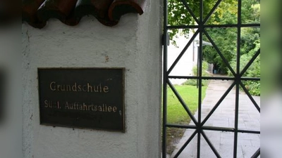 Die Grundschule an der Südlichen Auffahrtsallee platzt aus allen Nähten. Die Aufnahmekapazität ist durch neue Schüler aus den Neubaugebieten entlang der Bahn erschöpft. (Foto: tg)