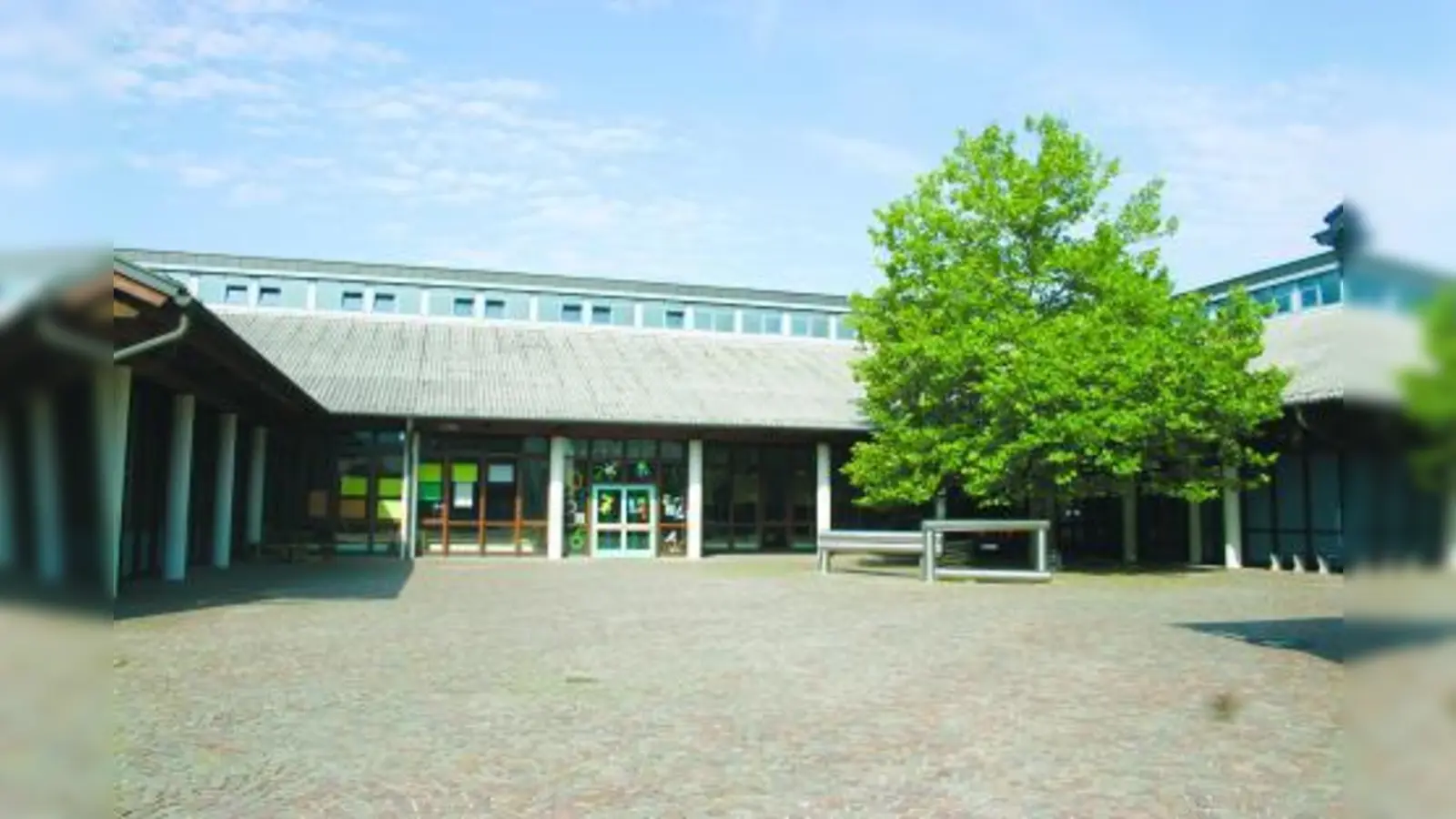 Die Carl-Spitzweg-Realschule erhält in einem neuen Anbau fünf weitere Unterrichtsräume, zudem werden vorhandene Klassenräume renoviert. (Foto: Archiv)