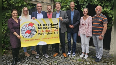 Freuen sich auf die ORLA: Bürgermeister Markus Loth und ORLA-Chef Josef Schmid umringt von den fleißigen Mitarbeitern der Stadtverwaltung (von links): Jutta Liebmann, Linda Daumann, 1. Bürgermeister Markus Loth, Olaf Wiesner, Josef Schmid, Stefan Frenzl, Katja Meier und Johann Stibich. (Foto: JWS GmbH)