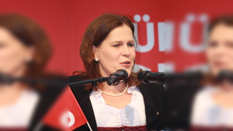 Bürgermeisterin Verena Dietl: „Wir können sofort auf unsere Olympischen Spielstätten zurückgreifen, weil wir sie nicht haben verrotten lassen.” (Foto: job)