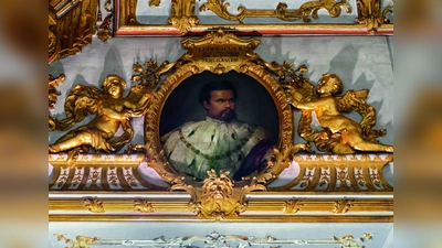 In die Ahnengalerie der Wittelsbacher wurde König Ludwig II. erst 16 Jahre nach seinem Tod aufgenommen. Bewundern kann man ihn in der Residenz München.  (F: Rüdiger Liedtke)