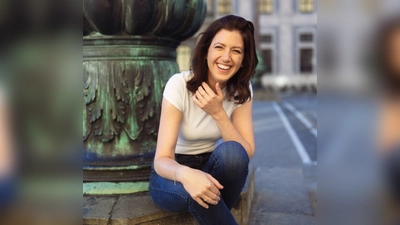 Claudia Pichler präsentiert ihr Programm: „Feierabend” - Kabarett aus Bayern. (Foto: Jan Saurer - Monacoshots)