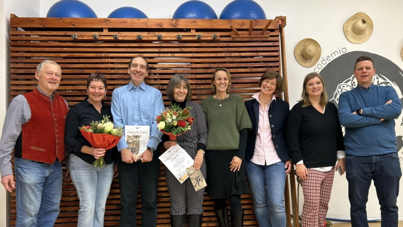 Freuten sich über die Ehrung (v.l.): Präsident Hans Jungwirth, Susanne Mörtl, Benedikt Pohlus, Angelika Dolina, Präsidentin Petra Otterbach, Barbara Menzler und Katharina Hoffmann (Geschäftsstelle) sowie Lars Golldack (Hausmeister).  (Foto: TSV Starnberg)