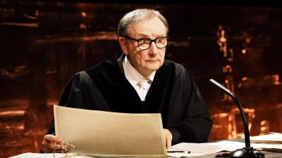 Rainer Bock spielt den Richter in dem Film „Die Ermittlung” von Rolf Peter Kahl. (Foto:  Leonine Studios)