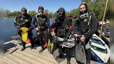 Bereit zum Abtauchen: die Taucher des PTSV vor dem See-Ramadama. (Foto: pst)