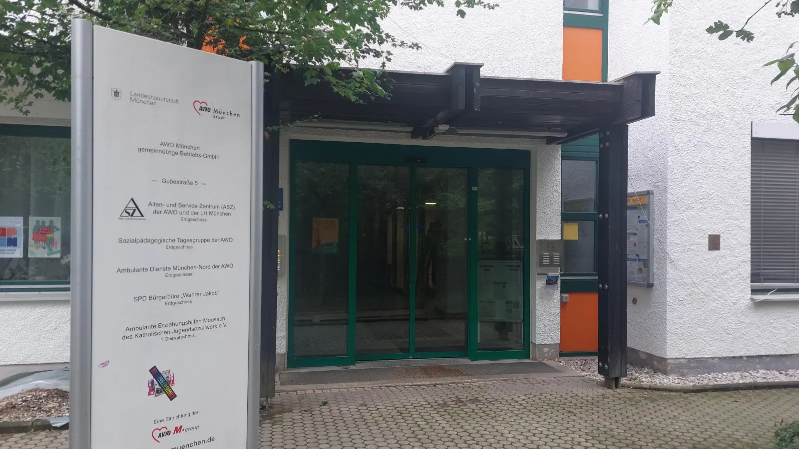 Das ASZ Moosach ist eine wichtige Anlaufstelle für Seniorinnen und Senioren im Viertel. (Foto: bas)