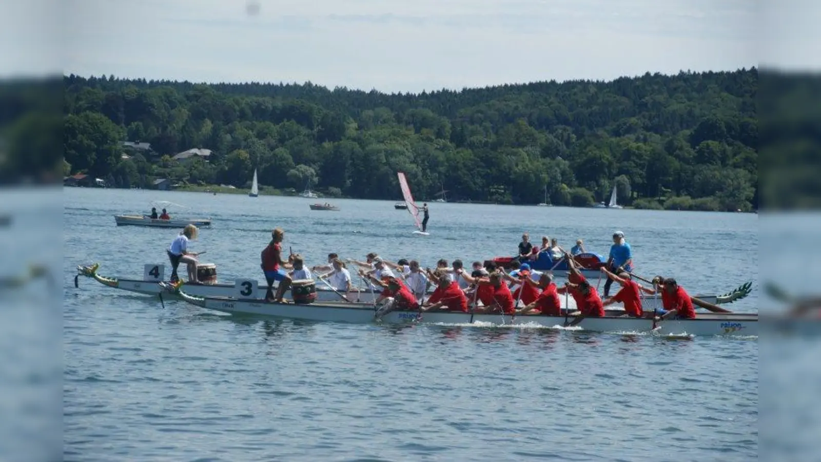 Riesengaudi vor spektakulärer Kulisse. Beim 4. Starnberger Drachenbootrennen paddelten elf Mannschaften um den Sieg. (Foto: Eisinger)
