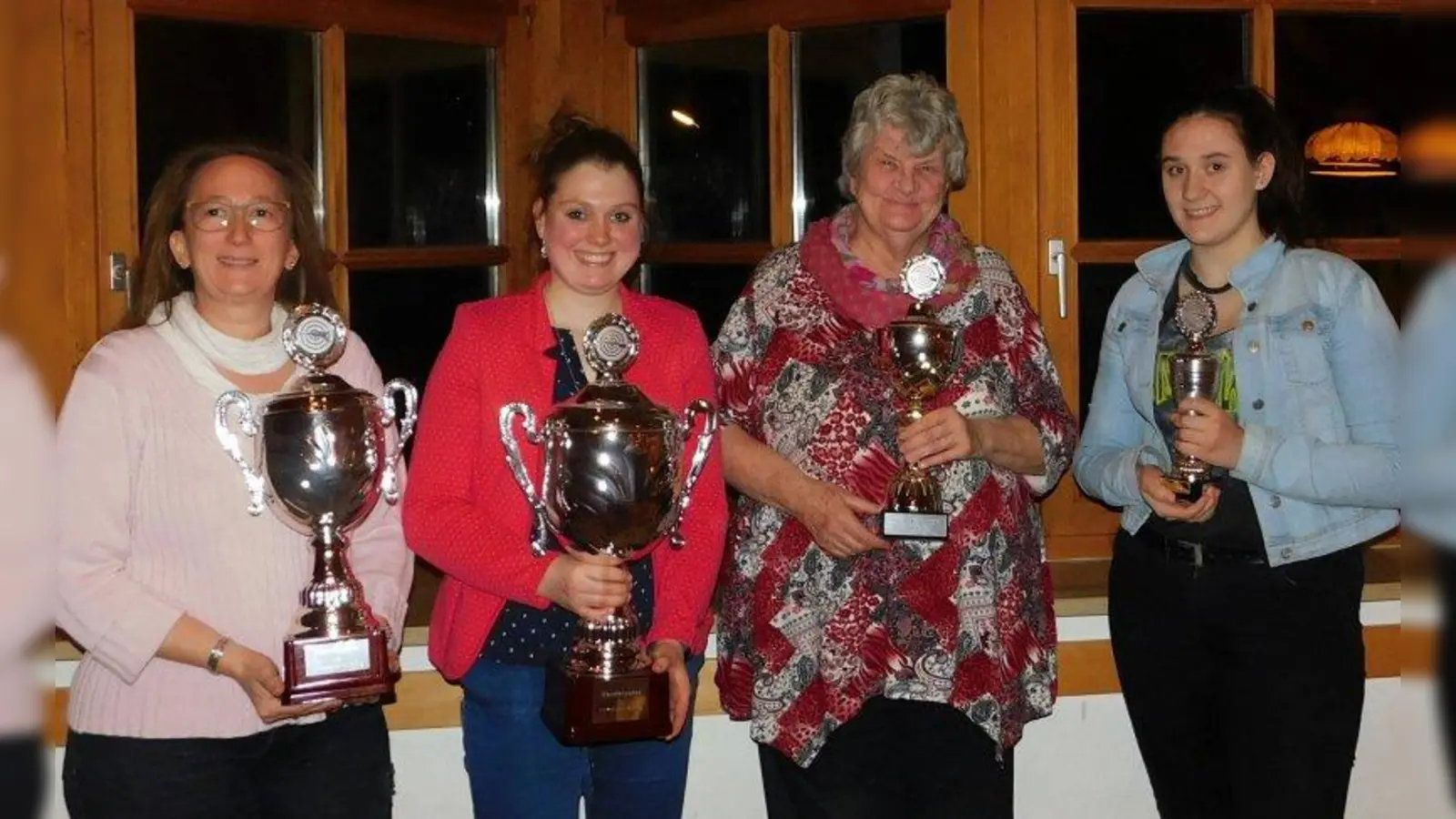 Die Gewinner der Wanderpokale v.l.: Veronika Wörsching-Jachnik, Regina Berchtold, Gerda Sroka und Johanna Berchtold. (Foto: Almarausch)