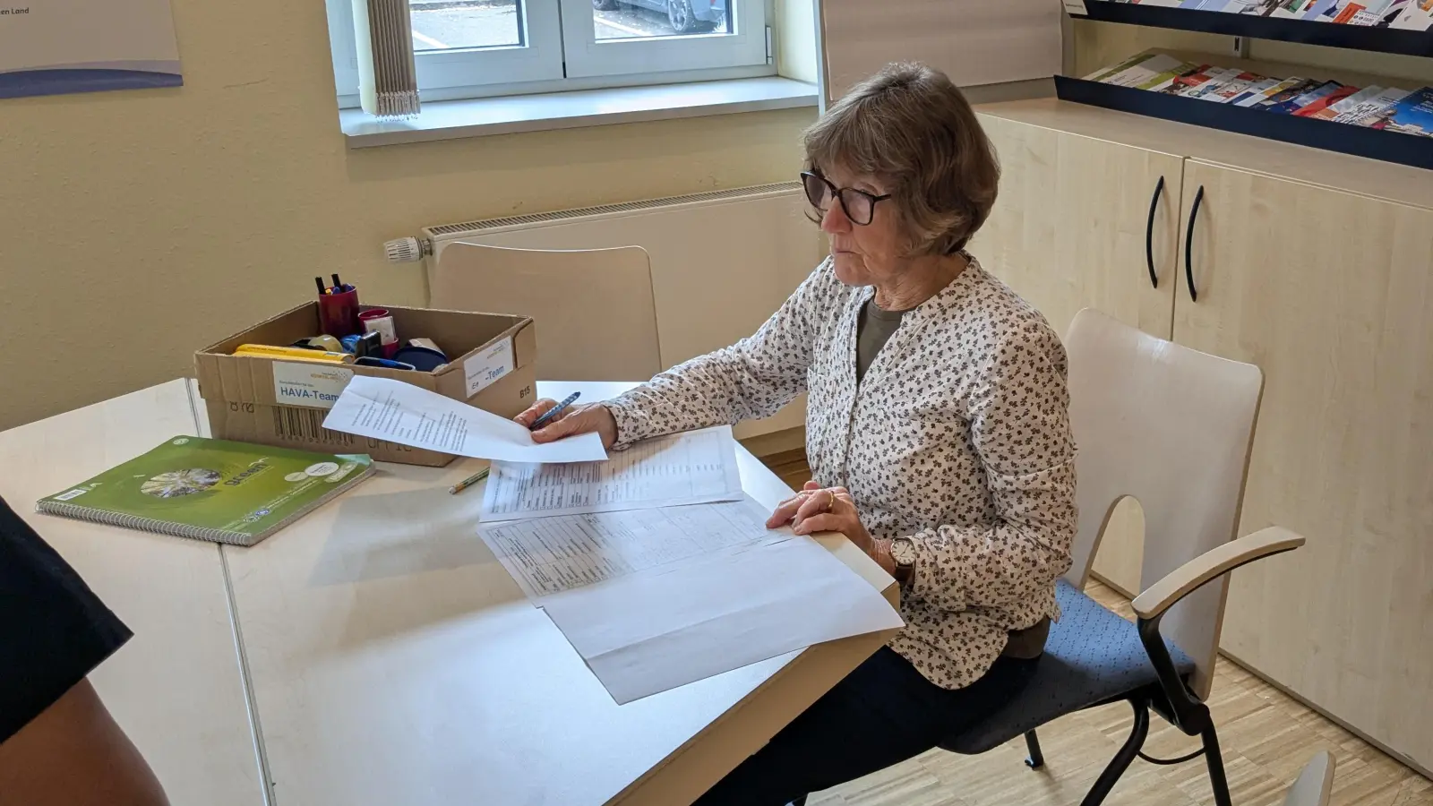 Unterstützung gibt es in der Würmtal-Insel zum Beispiel beim Ausfüllen von Formularen. (Foto: Würmtal-Insel)