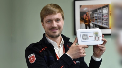 Peter Ortner ist bei den Maltesern im gesamten Bezirk für den Hausnotruf verantwortlich (Foto: Marcus Schlaf)